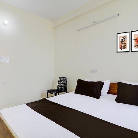 Chinhat Hotel O Rn מראה חיצוני תמונה