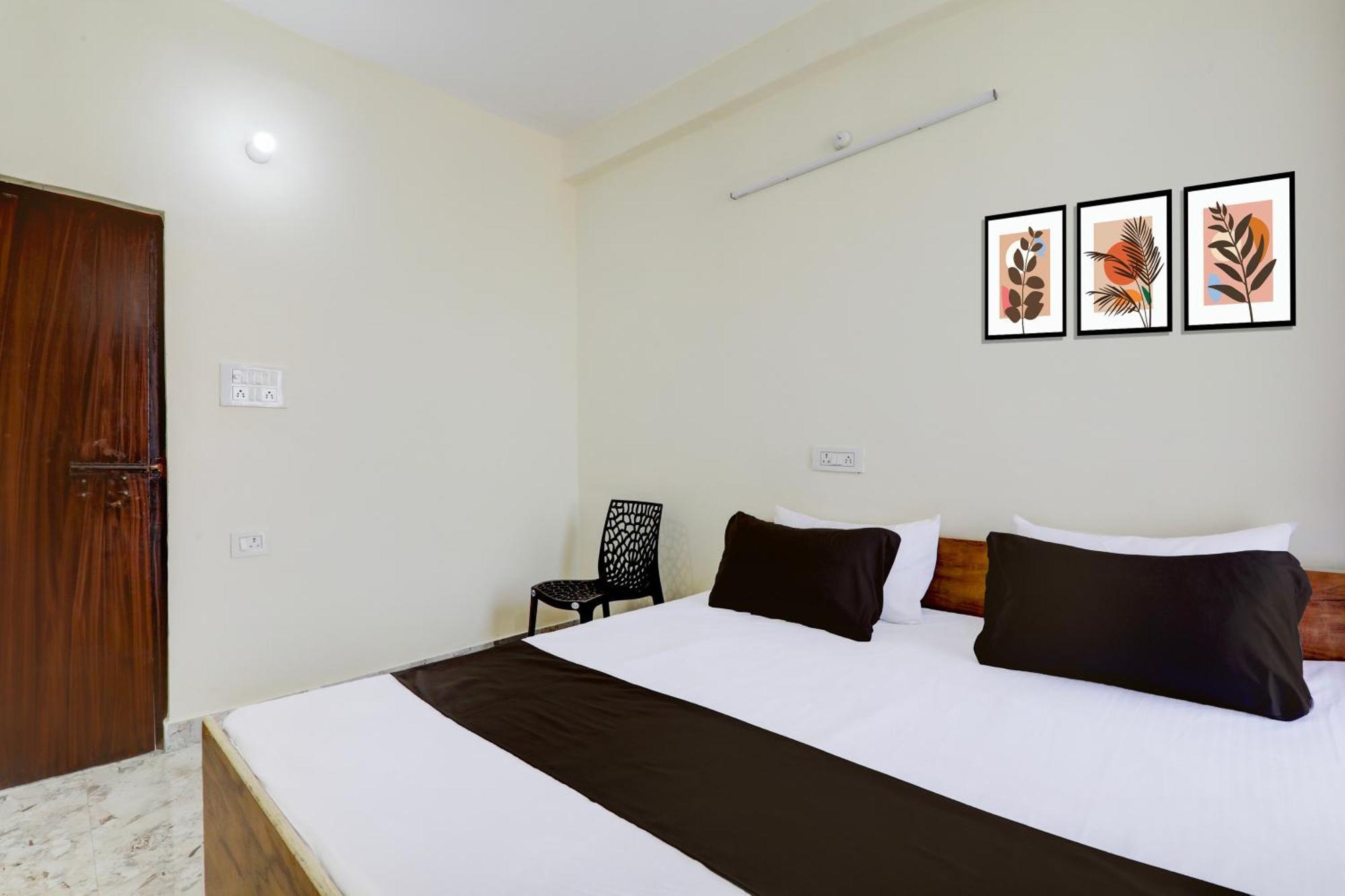 Chinhat Hotel O Rn מראה חיצוני תמונה