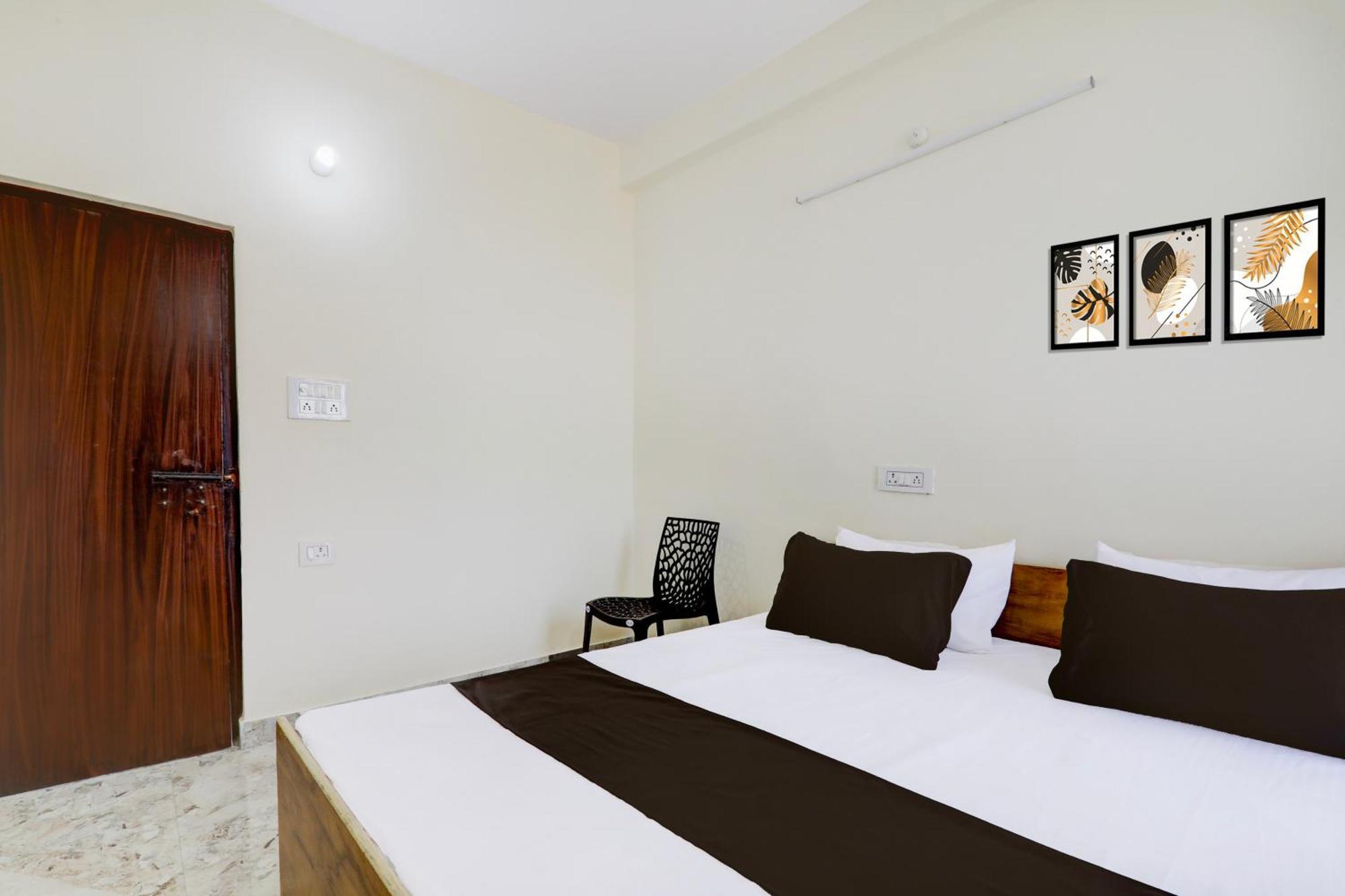 Chinhat Hotel O Rn מראה חיצוני תמונה