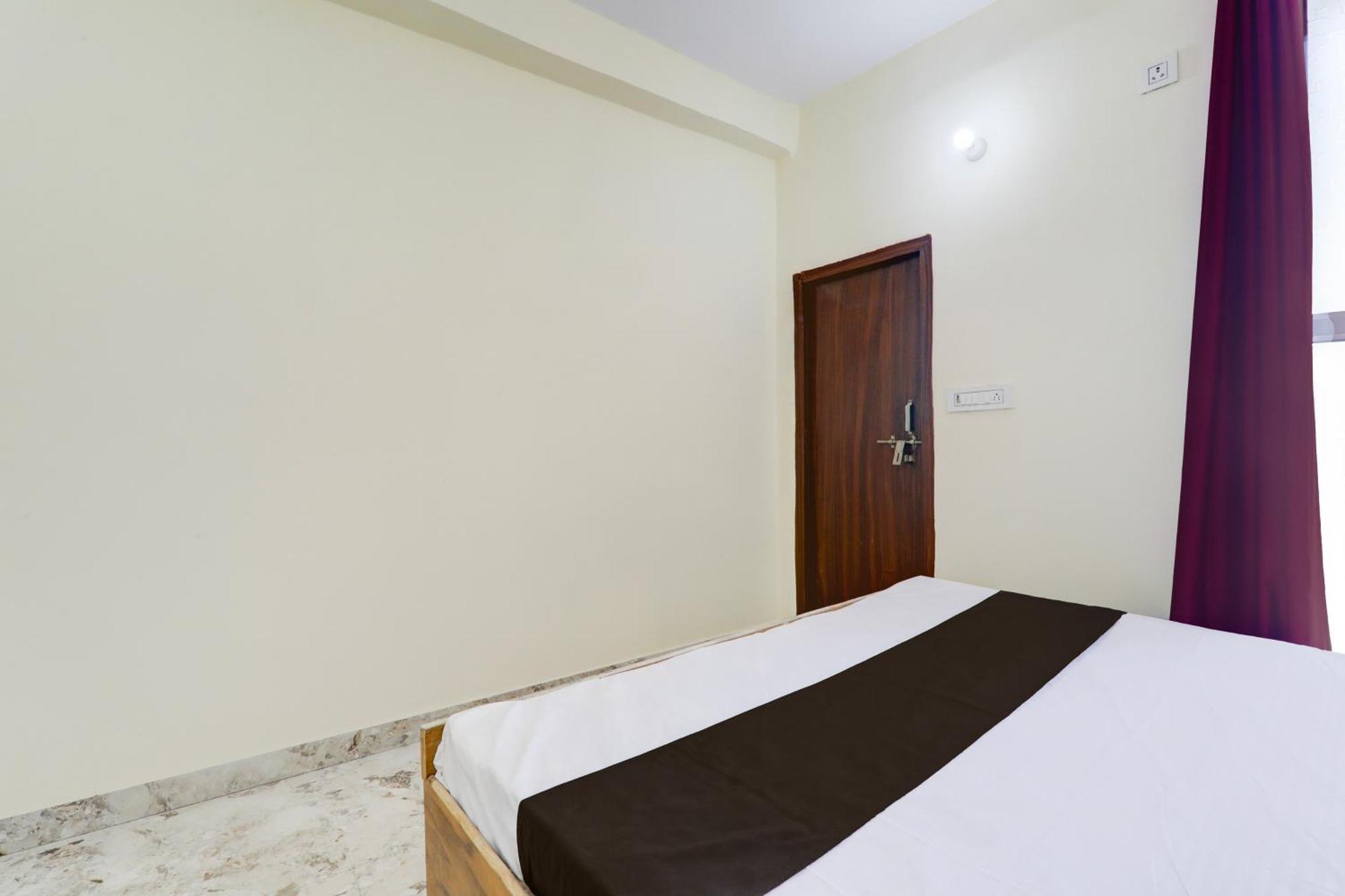 Chinhat Hotel O Rn מראה חיצוני תמונה