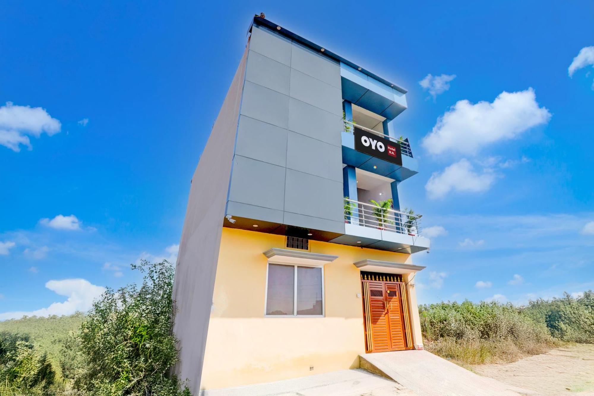 Chinhat Hotel O Rn מראה חיצוני תמונה
