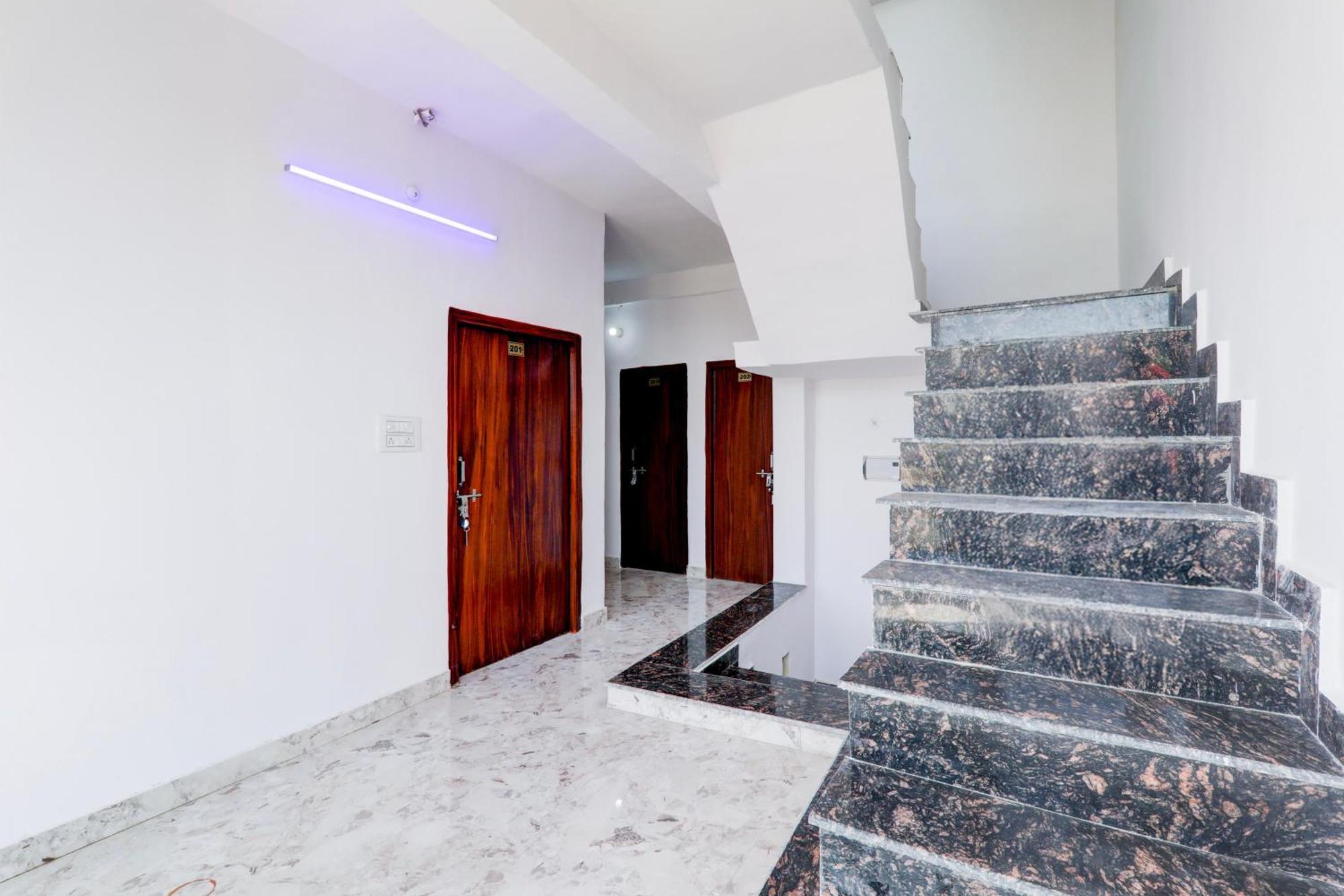 Chinhat Hotel O Rn מראה חיצוני תמונה