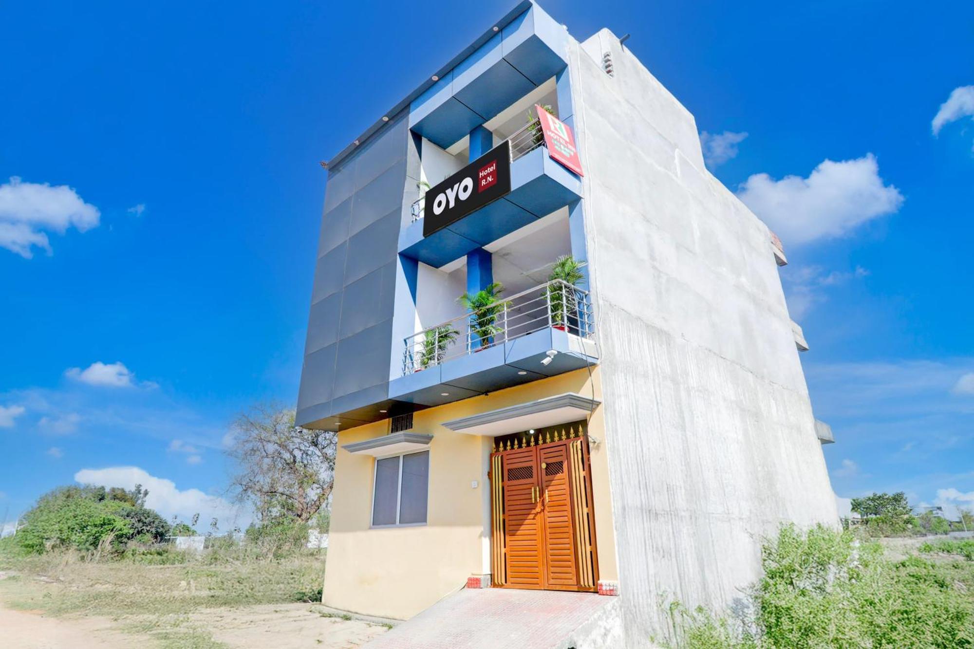 Chinhat Hotel O Rn מראה חיצוני תמונה