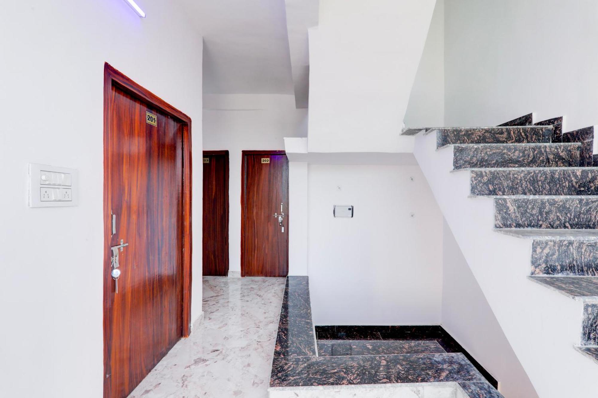 Chinhat Hotel O Rn מראה חיצוני תמונה